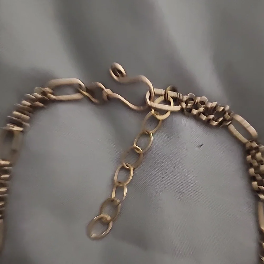 Elegant Gold Circle Pendant Necklace - Picture 2 of 4